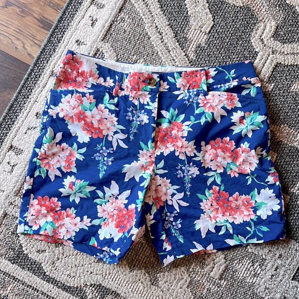 Land’s end mid rise 12 floral short